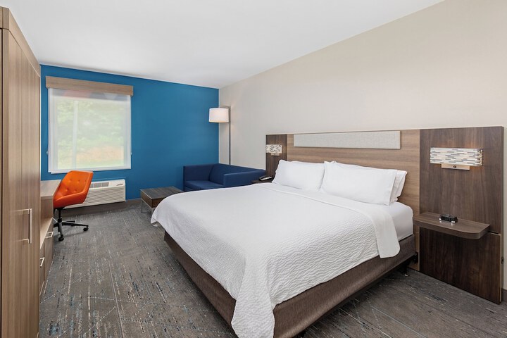 Standard | King Bed (9 of 28)