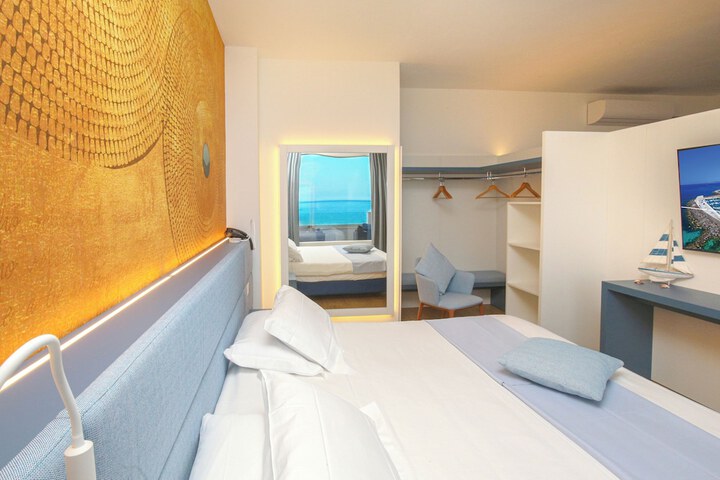 Room 65 of 221