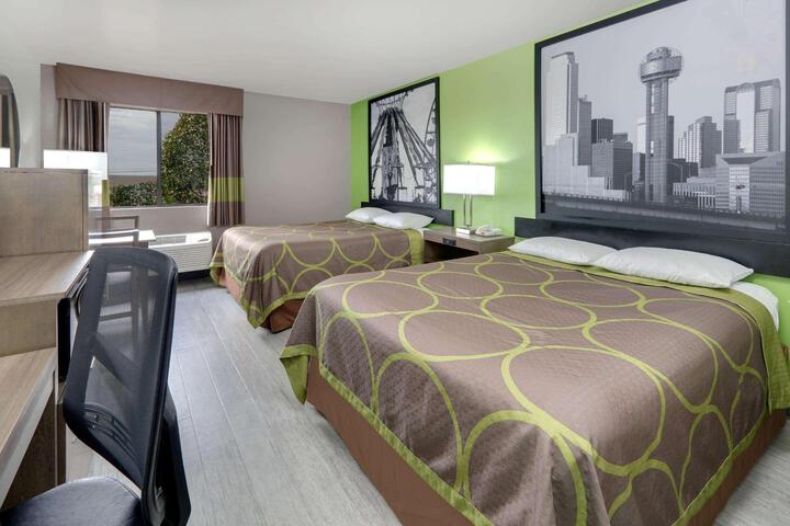 2 Queen Beds (6 of 12)