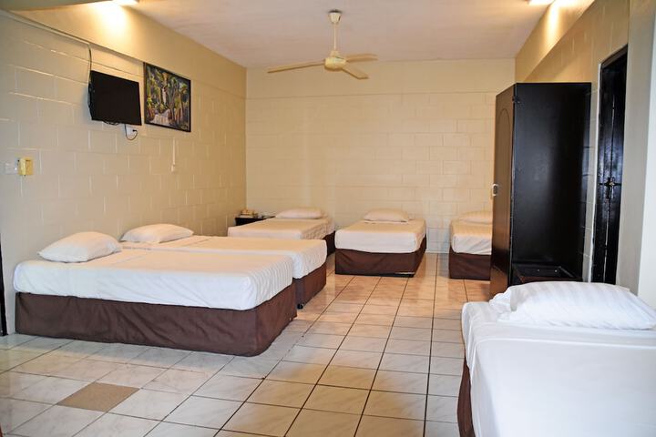 Room 4 of 33