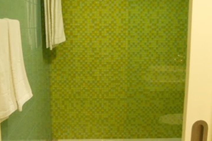 Room 10 of 42