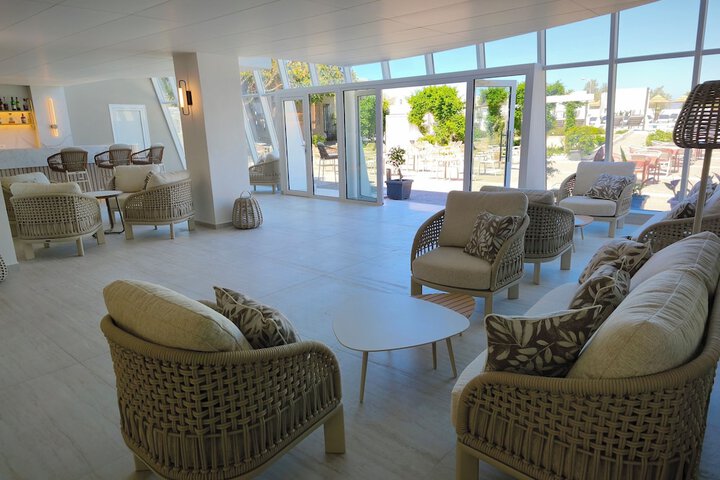 Lounge 117 of 156
