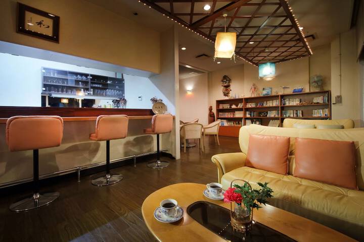 Lounge 66 of 68
