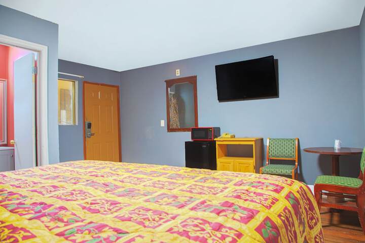 1 King Bed Suite (5 of 6)