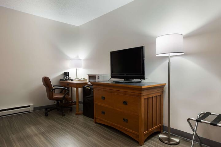Room 8 of 38