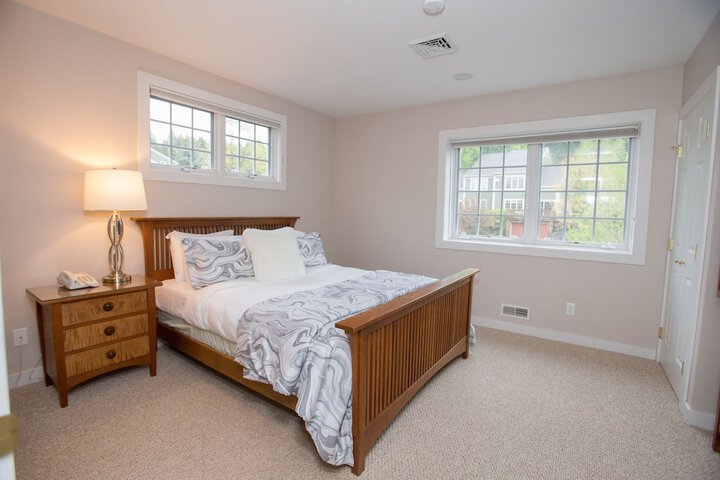Deluxe King Bed (2 of 119)