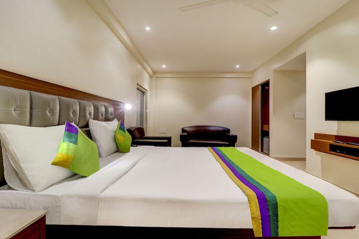Room 28 of 40