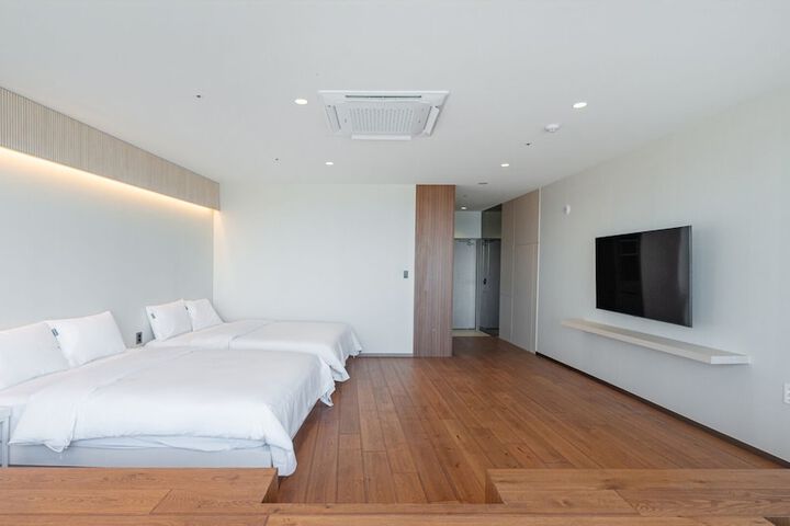 Room 8 of 32