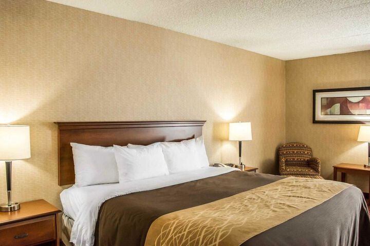 1 King Bed (1 of 10)