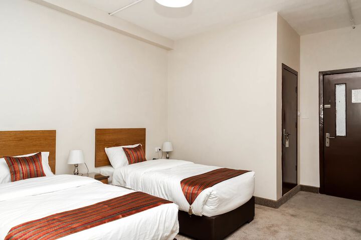 Room 9 of 34