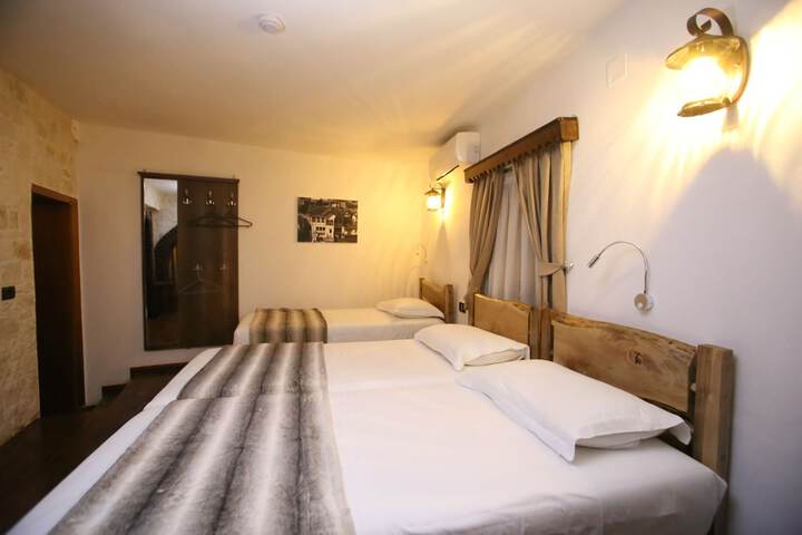 Room 7 of 44