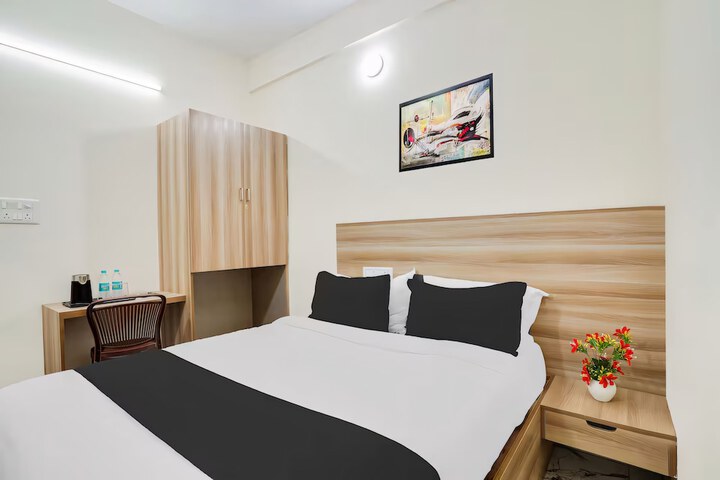 Room 4 of 15