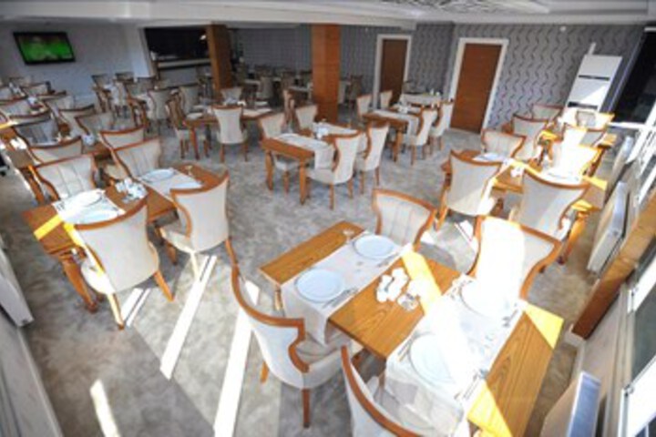 Dining 7 of 24