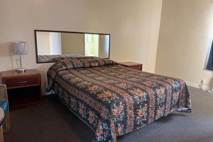 Room 4 of 10