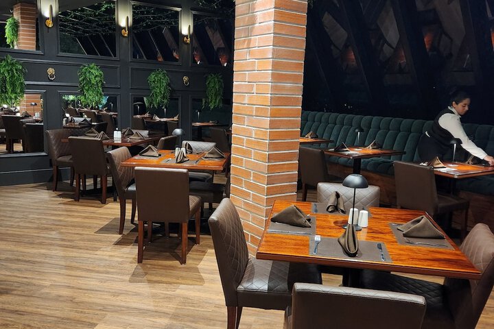 Dining 51 of 80