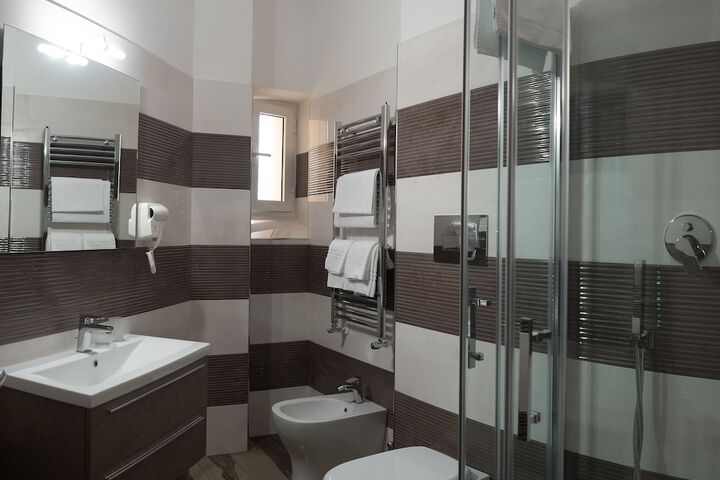 Room 18 of 25