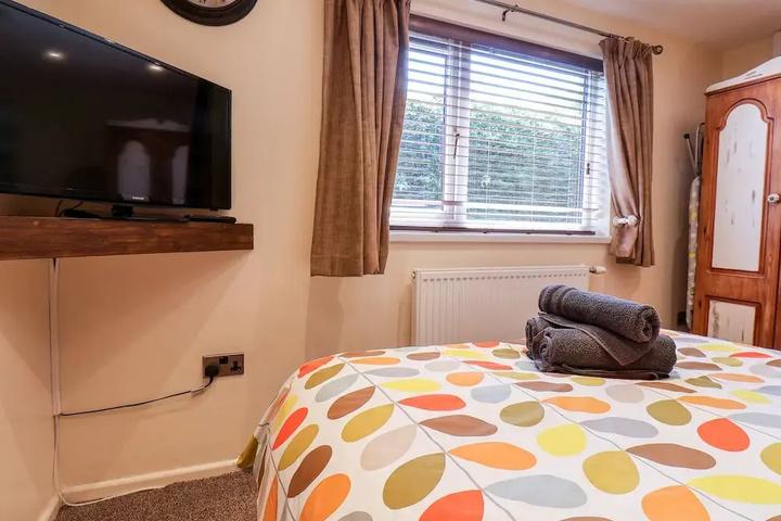 Room 5 of 12