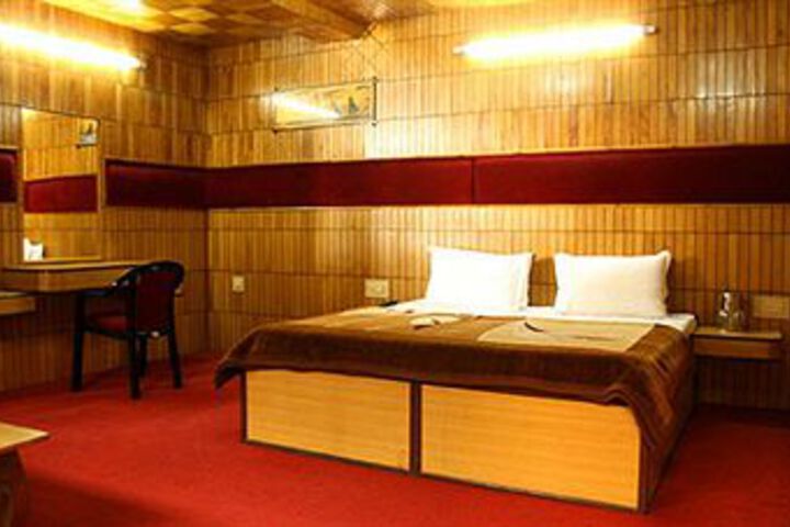 Room 5 of 18