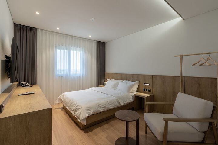 Room 5 of 24
