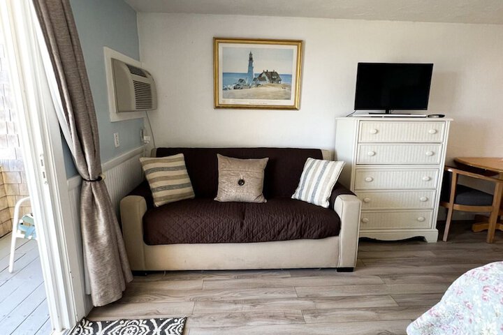 Room 61 of 230