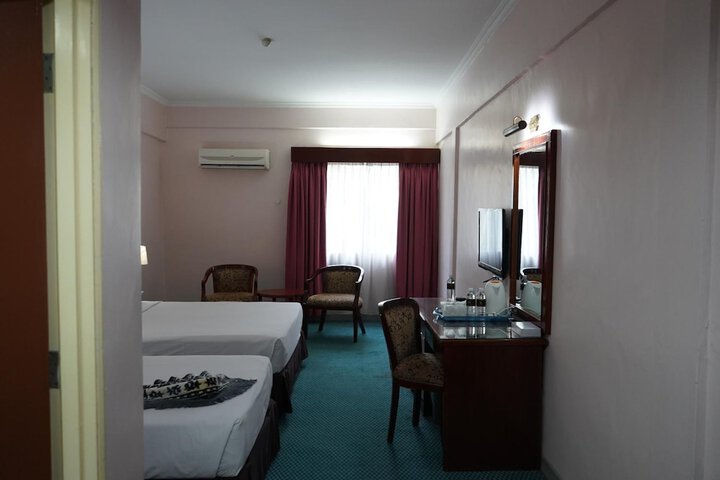 Room 10 of 48