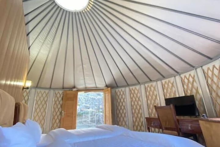 Room 6 of 20