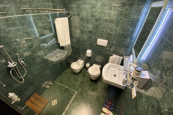 Room 62 of 109