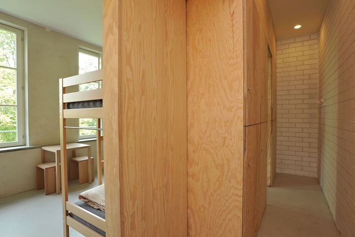Room 8 of 39