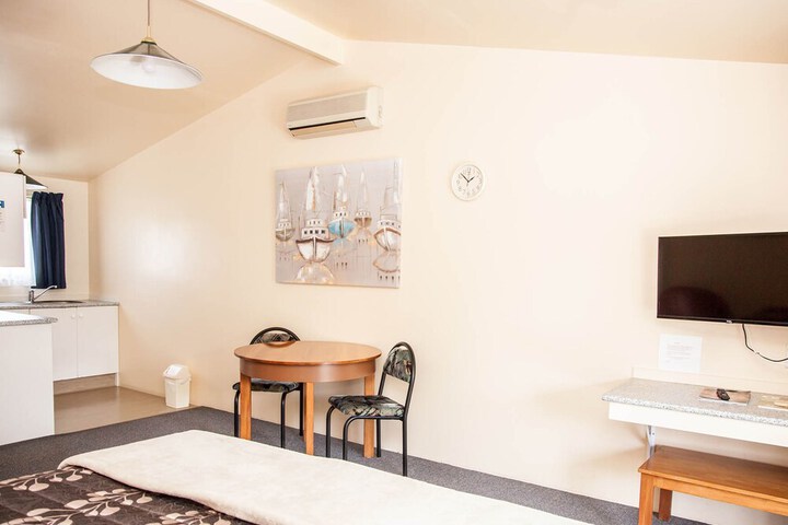 Room 6 of 26