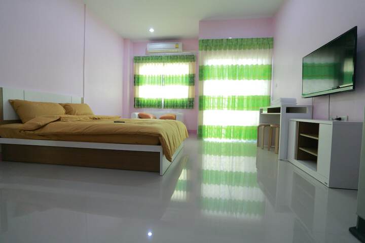 Room 6 of 18