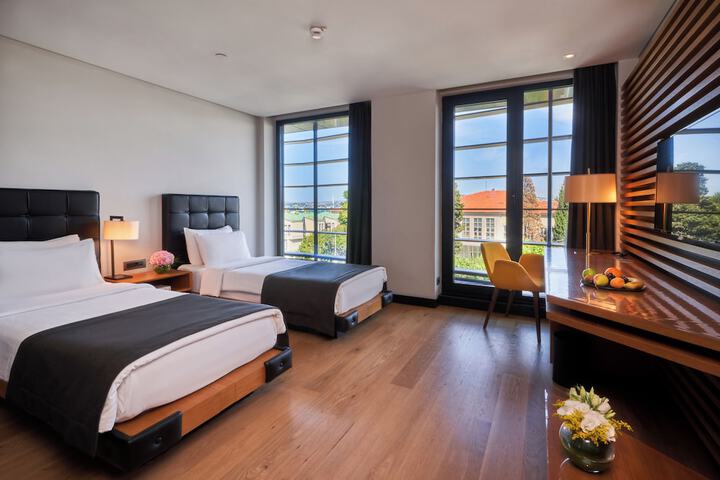 Room 34 of 94