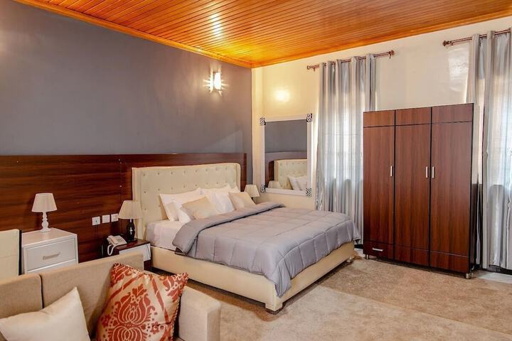 Room 6 of 19