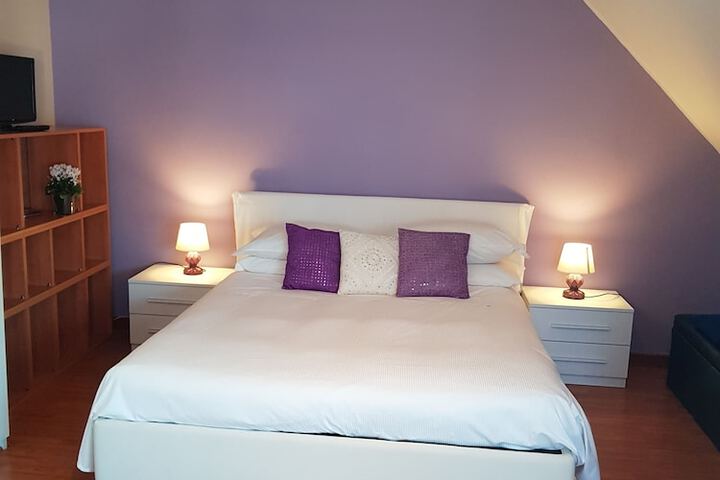 Room 9 of 32