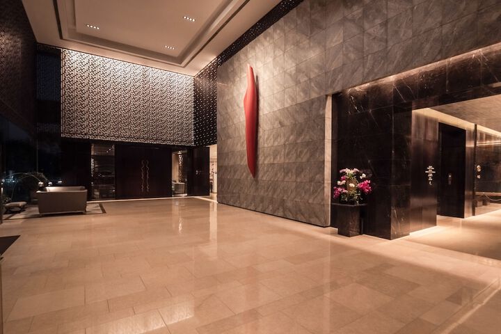 Entrance & Lobby