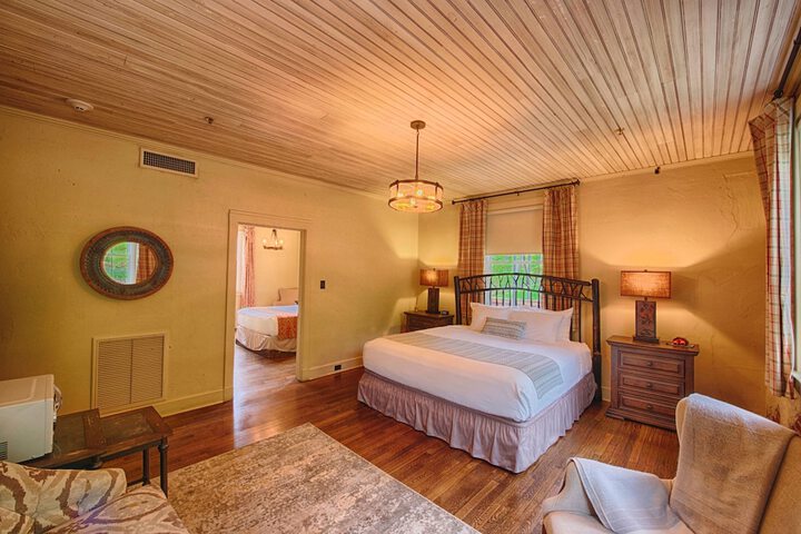 Room 15 of 243