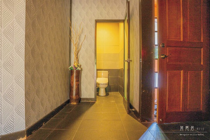 Room 140 of 263