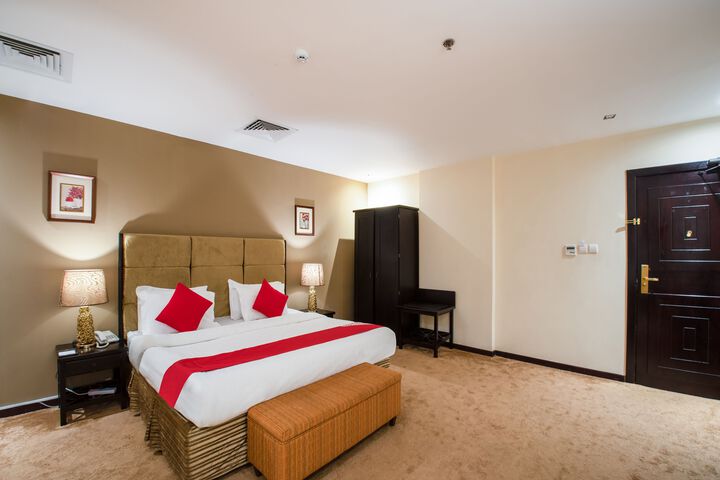Room 10 of 18
