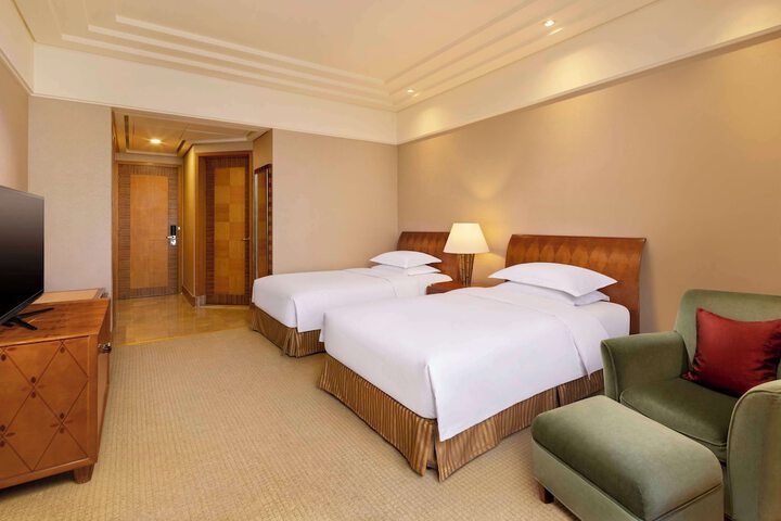 Room 15 of 96