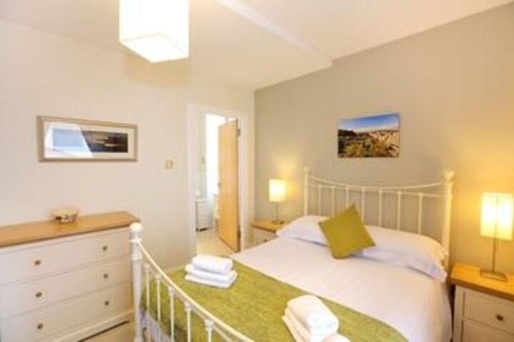 Room 6 of 15