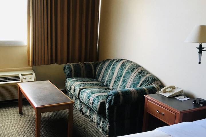 1 King Bed (12 of 19)