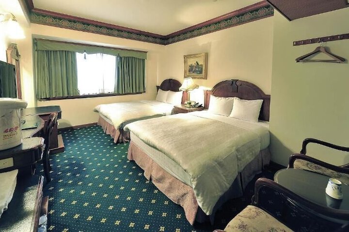 Room 5 of 18