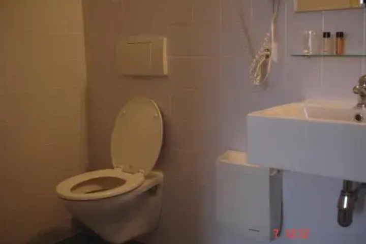 Room 9 of 15