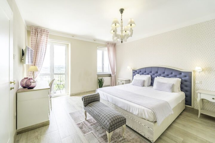 Room 33 of 161