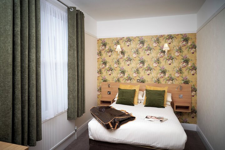Room 6 of 47
