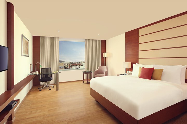 Room 5 of 60