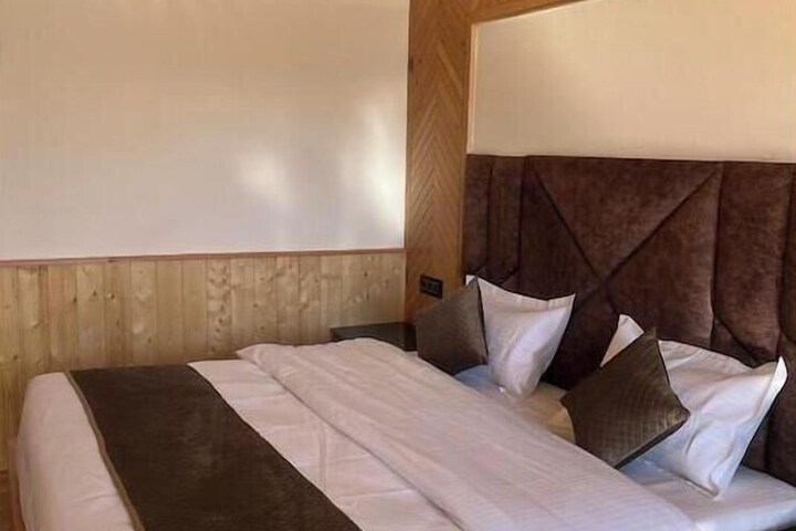 Room 12 of 18