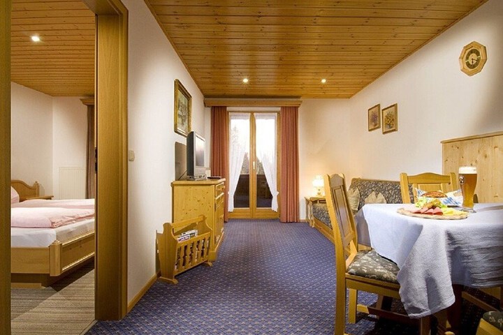 Room 2 of 37