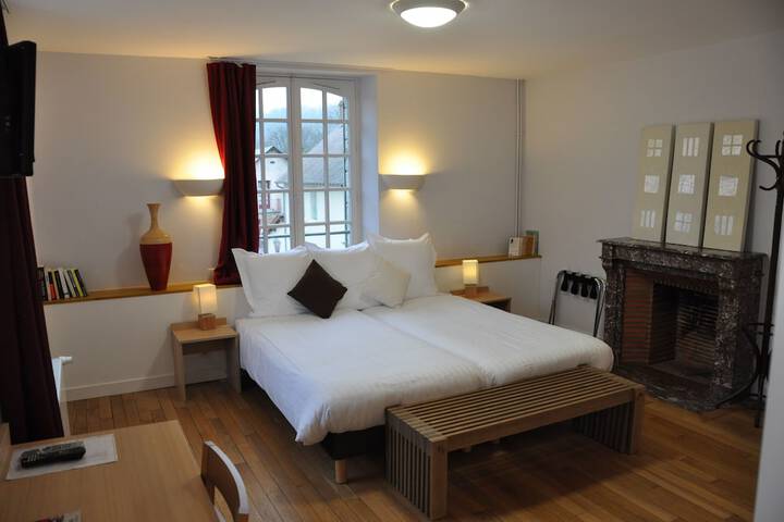 Room 4 of 36