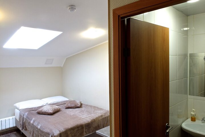 Room 7 of 68