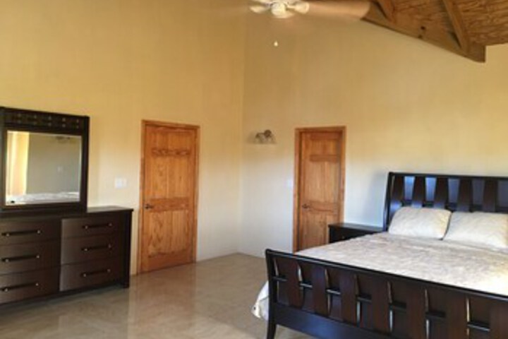 Room 30 of 33